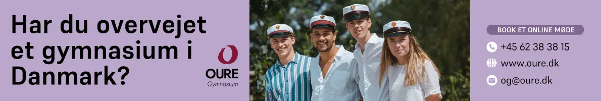 Fem smilende unge mennesker med danske studenterhuer står sammen udendørs. Stor tekst på dansk spørger: Har du overvejet et gymnasium i Danmark? Kontaktoplysninger til Oure Gymnasium findes til højre.